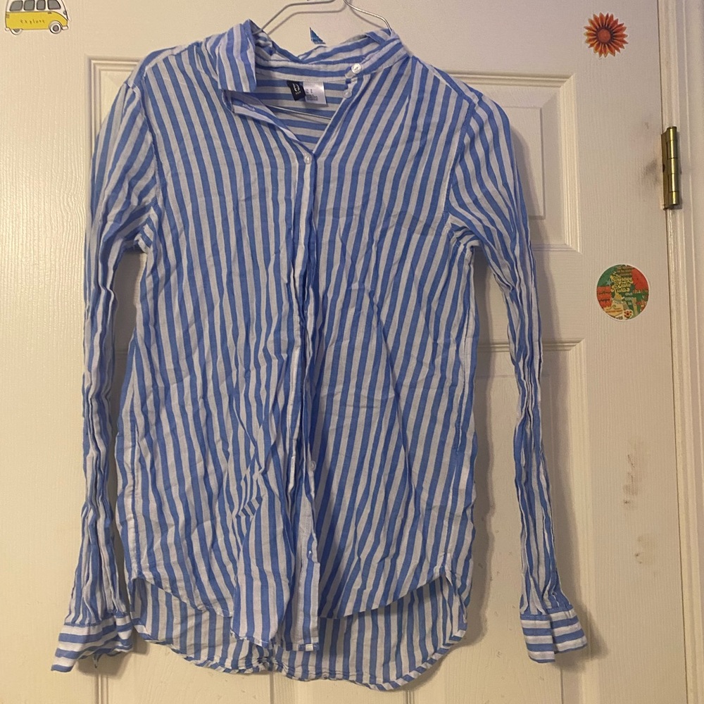 Size:0. Color is blue and white